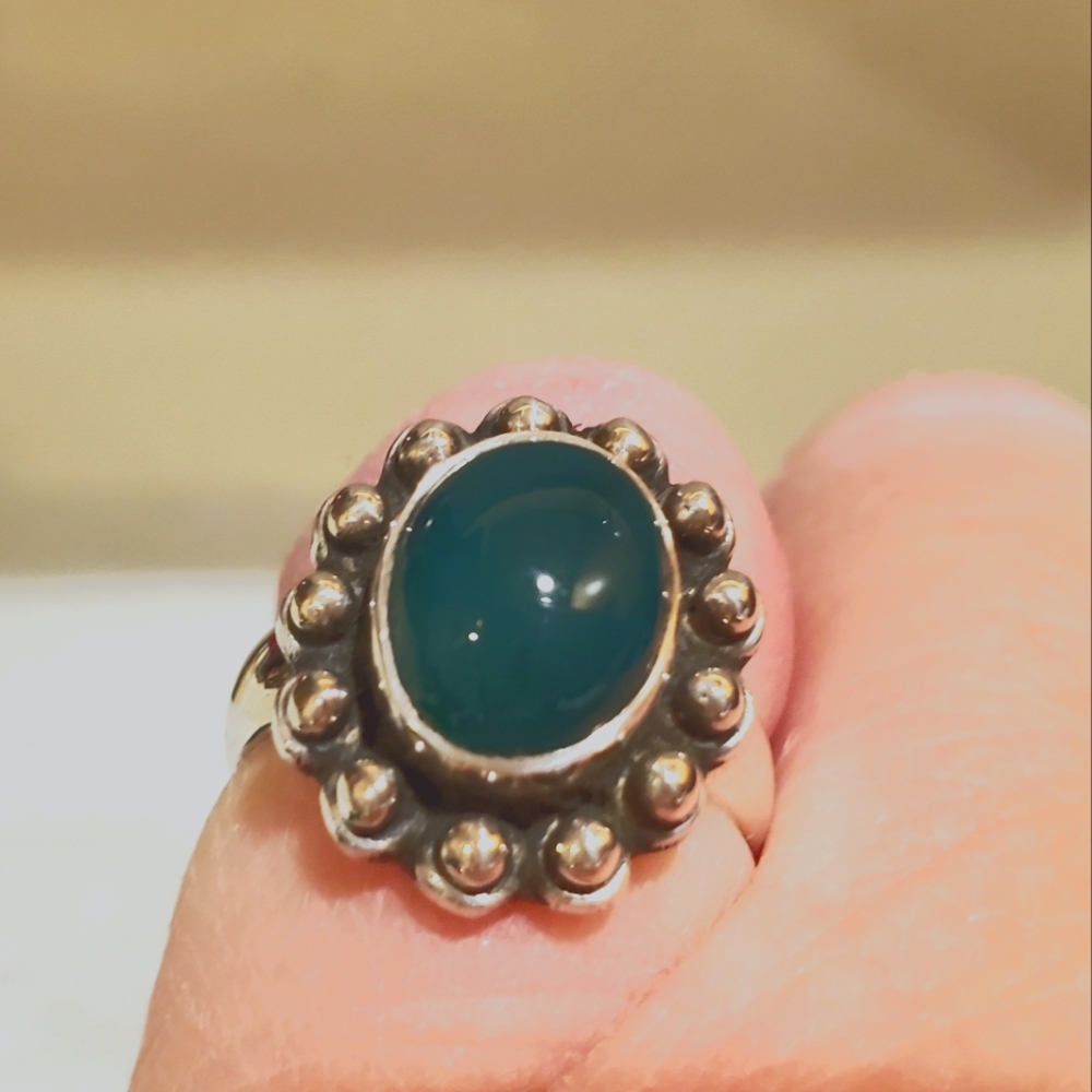 Sterling silver green onyx ring size 5. Stamped 925.